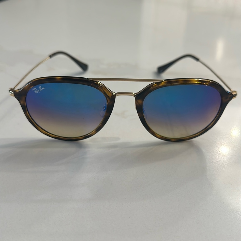Ray-Ban (RB4253) Sunglasses